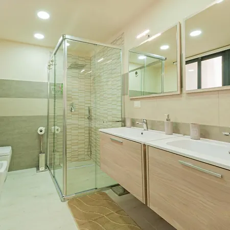 Center 1 Apartment *
